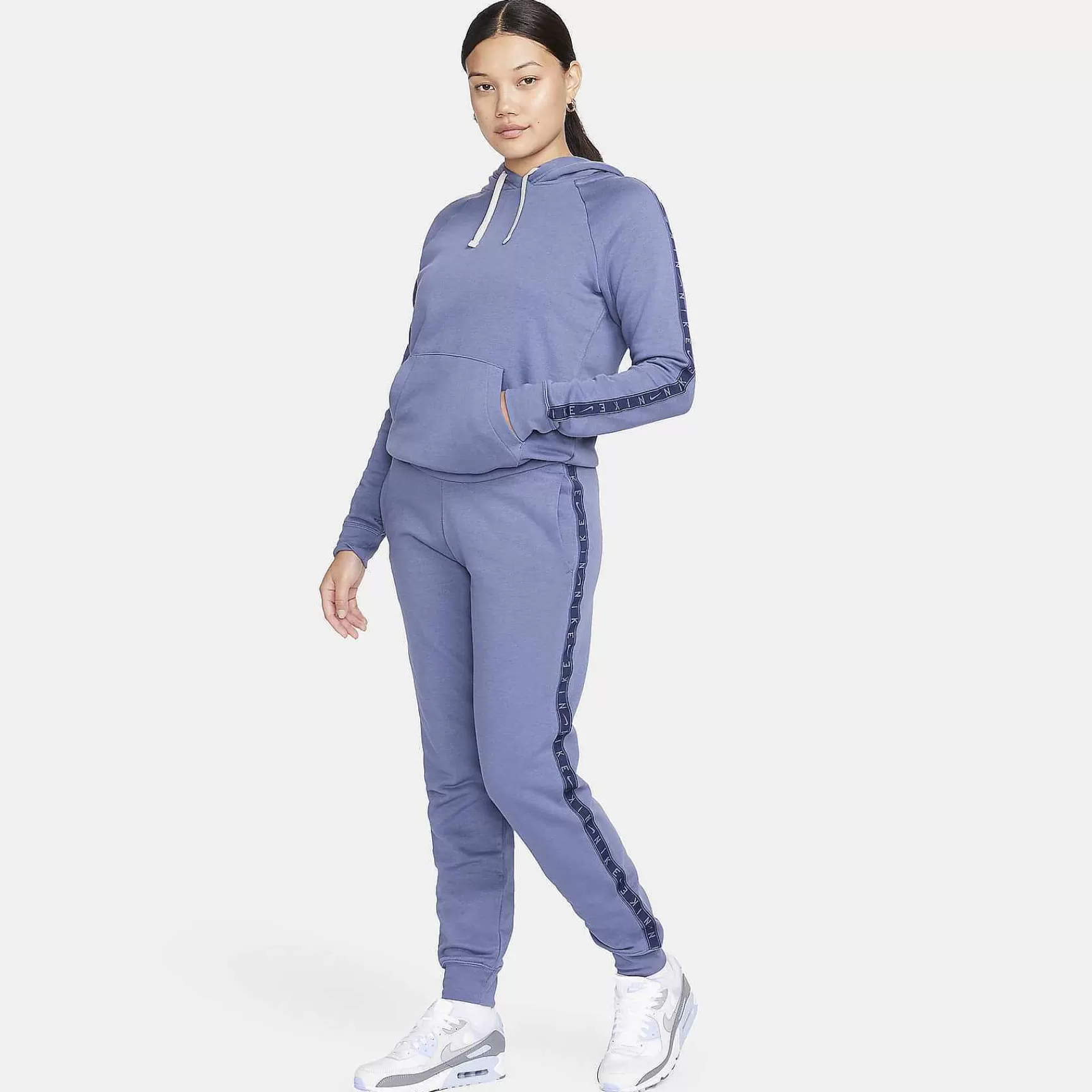 Kobiety Nike Bluzy I Bluzy | Niezbedna Odziez Sportowa